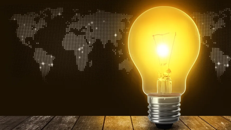 Elektros kainos ir vėl šoko aukštyn: Lietuva pasigamina mažiau nei pusę reikalingos energijos