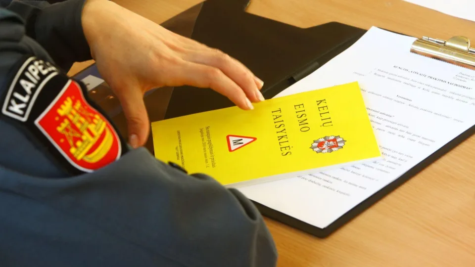 Knygutė, kurią privalu turėti kiekvienam vairuotojui: gaukite kelių eismo taisyklių (KET) knygutę visiškai nemokamai, sužinokite kaip tai padaryti