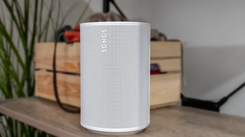 „Sonos Era 100“ garso kolonėlės apžvalga: aukštą kainą puikiai pateisinanti garso kokybė, kurią išbandyti privalo kiekvienas