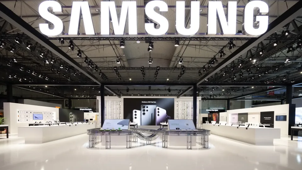 „Samsung“ pristatė neįtikėtiną ekraną, kokio rinkoje dar nėra buvę: naujasis sprendimas nustebins savo technologine pažanga, tačiau galima kaina – sunkiai įsivaizduojama