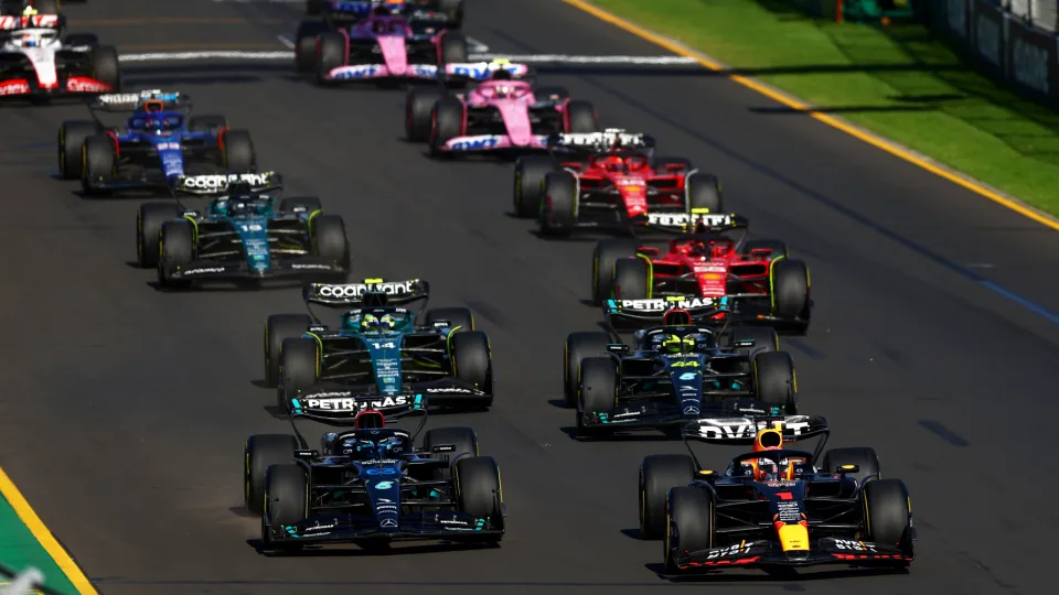 Stebėkite karščiausias „Formulės 1“ kovas nemokamai – itin paprastas būdas, kuris leis mėgautis ilgiausiu F1 sezonu, viskas itin paprasta