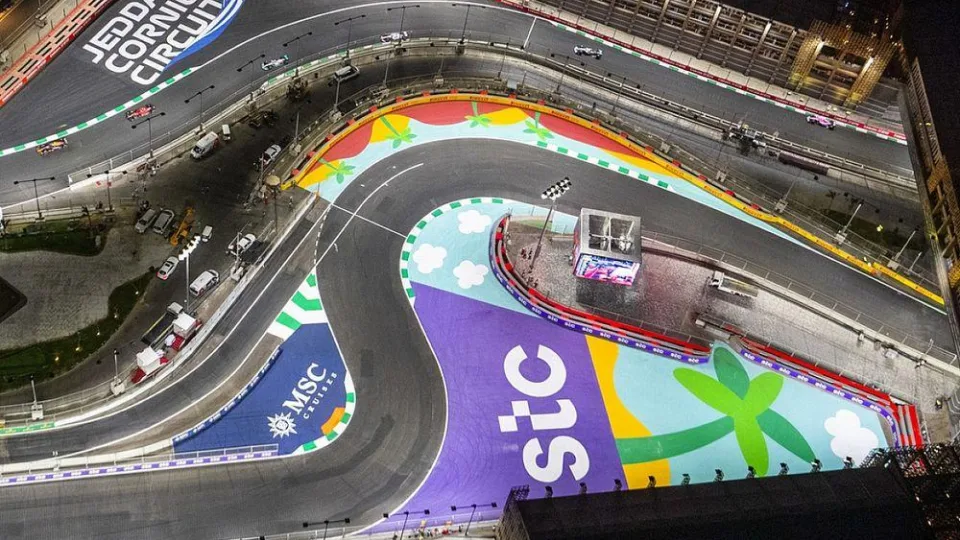 Nemokamai žiūrėkite F1 Saudo Arabijos GP tiesiogiai: sužinokite, kaip nemokamai stebėti Saudo Arabijos GP lenktynes gyvai