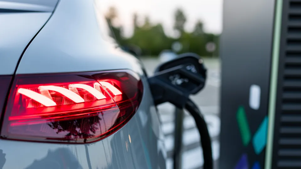 Beveik dukart daugiau energijos: kaip „Ignitis ON“ užkariauja elektromobilių vairuotojų pasitikėjimą