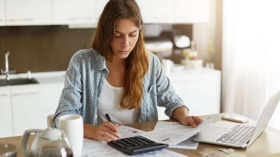 Ramybė ir pinigai slysta iš rankų? Ekspertė atskleidžia, ką daro dauguma ir kodėl tai neveikia
