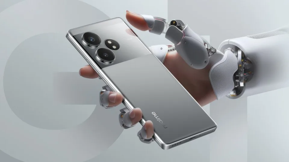 Debiutavo naujasis „Realme GT 6T“: veiks su neseniai išleistu „Snapdragon 7+ Gen 3“ procesoriumi, turės itin ryškų ekraną ir pasiūlys 120W įkrovimo galimybę