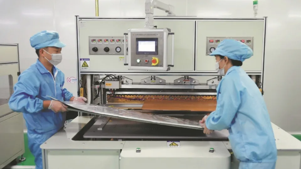 Žiemos iššūkiai elektromobiliams: šilumos siurblys, ridos nuostoliai ir įkrovimo lėtėjimas