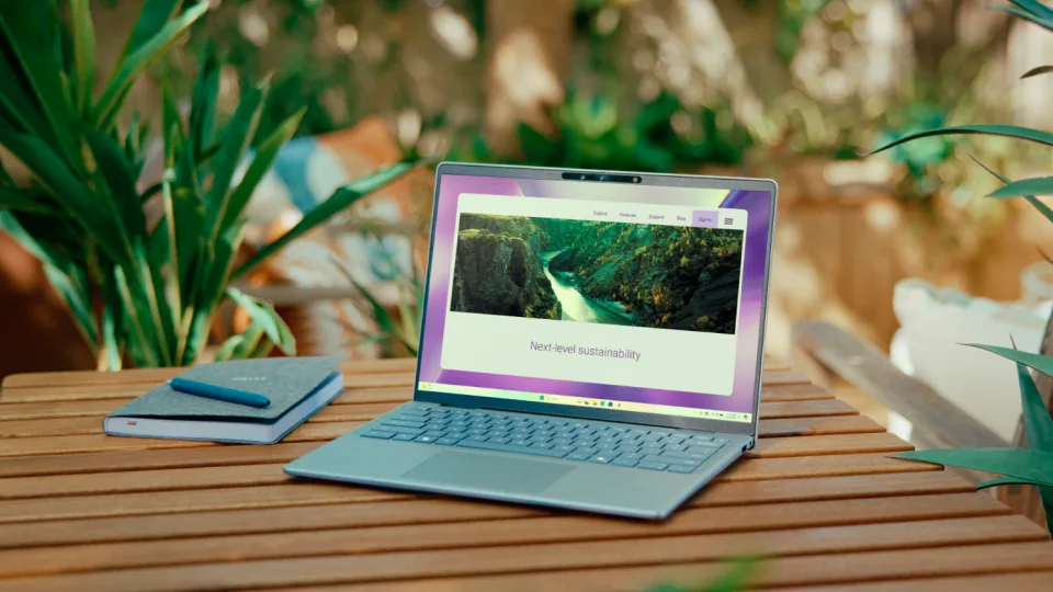 „Dell“ pristatė nešiojamus kompiuterius su „Qualcomm“ sukurtais lustais: pademonstruoti du nauji modeliai, kurie veiks su „Snapdragon X1 Plus“ mikroschemų rinkiniu