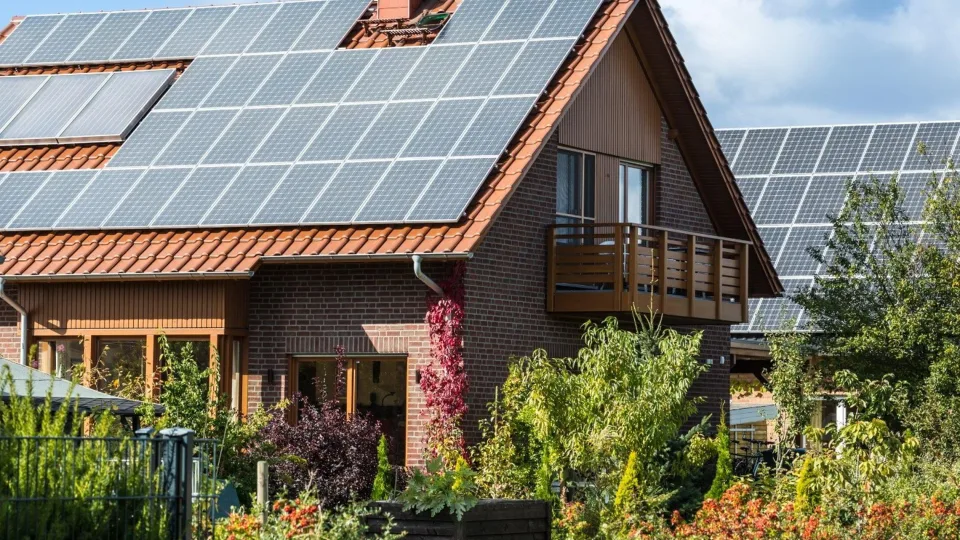 Kodėl lietuviai moka mažiau už elektrą? Žalioji energija padėjo sumažinti elektros kainas dvigubai