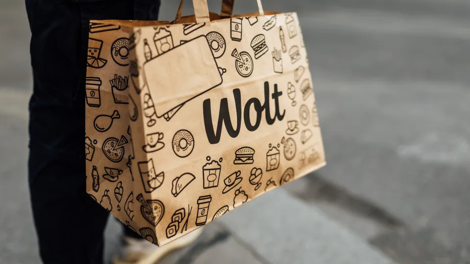 Technologijų bendrovė „Wolt“ pristato naują partnerystę su finansinių technologijų įmone „Revolut“: bus suteikta galimybė naudotis „Wolt+“ prenumerata