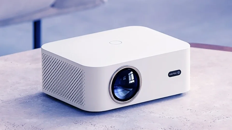 Neturite kur pastatyti didžiulio televizoriaus? Nusipirkite vaizdo projektorių. Dabar kokybišką modelį galima įsigyti tik už kiek daugiau nei 90 eurų, pateikiamas specialus pasiūlymas