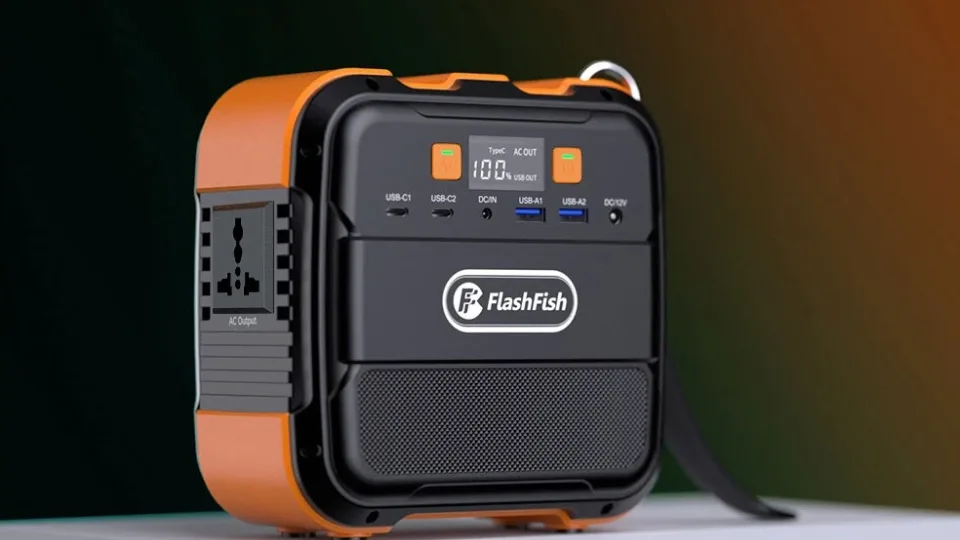 Įrenginys, kuris pravers vasaros kelionių ar iškylų metu: itin kokybiška ir funkcionali mobilios energijos stotelė dabar parduodama tik už 75 eurus