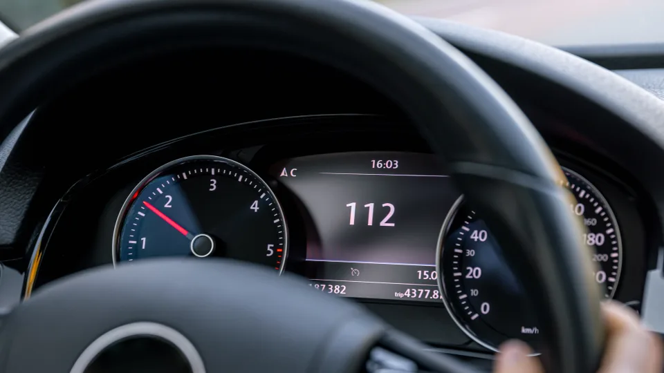 Šis greitis laikomas pačiu taupiausiu, bet dauguma šalies vairuotojų jį viršija net to nežinodami