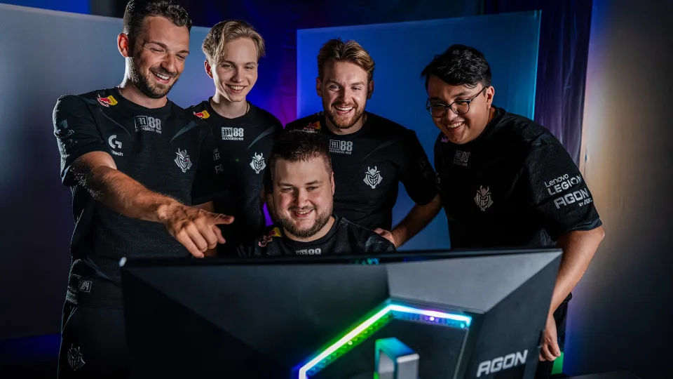 „AGON by AOC“ pristato naująjį „AGON Pro“ esporto duetą: neįtikėtinai aukštas atnaujinimo dažnis, kuris atveria vartus į naują lygį