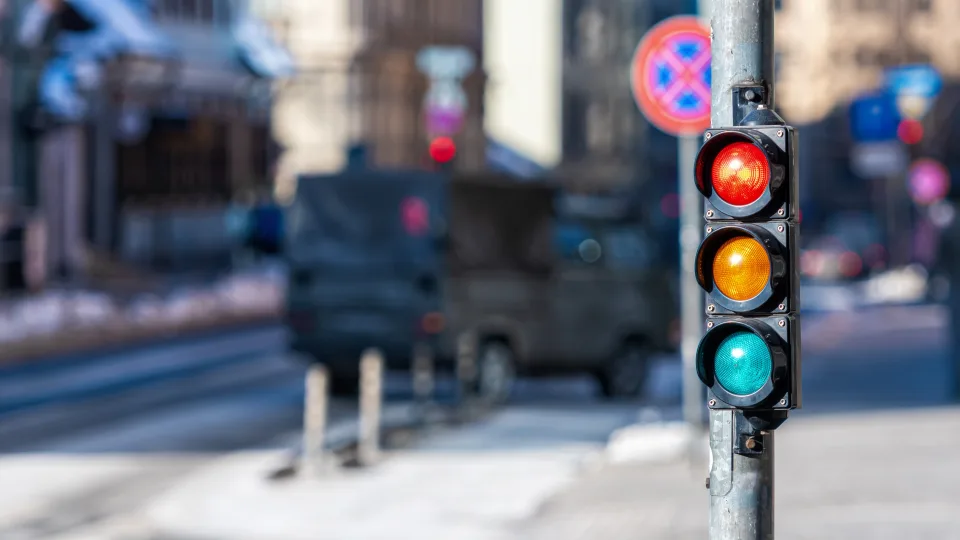 Saugaus eismo egzaminas atskleidė pavojingą tendenciją, štai kur dažniausiai klysta net patyrę vairuotojai