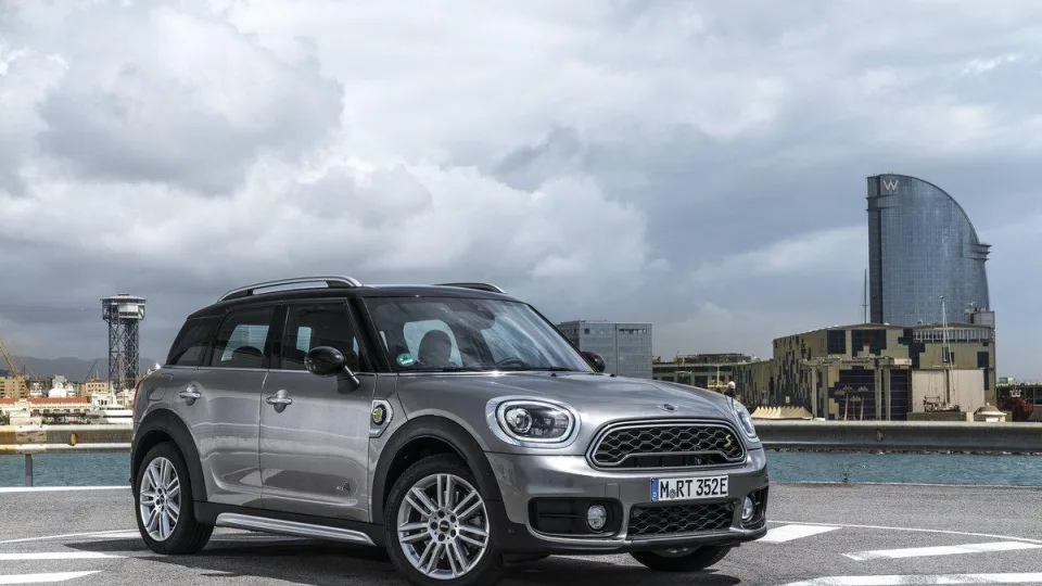 Vokietijos automobilių milžinė turi rimtų problemų: gamintojas priverstas atšaukti kai kuriuos automobilius, paaiškėjo, kad tai gali turėti itin skaudžias pasekmes