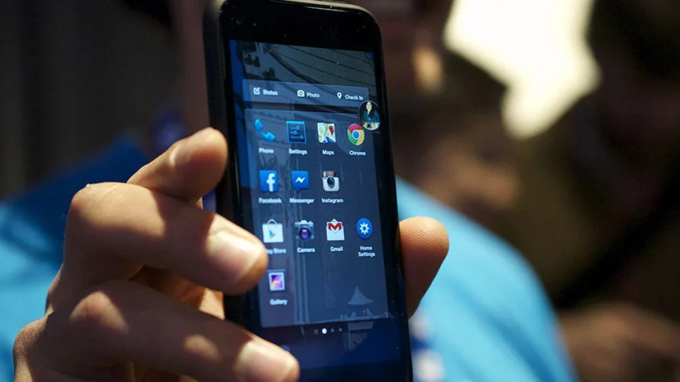 Penki blogiausi telefonai, kurie kada nors buvo pristatyti: šių įrenginių pirkėjai buvo priversti keiktis, o kai kurie modeliai kėlė ir milžinišką grėsmę žmonių saugumui