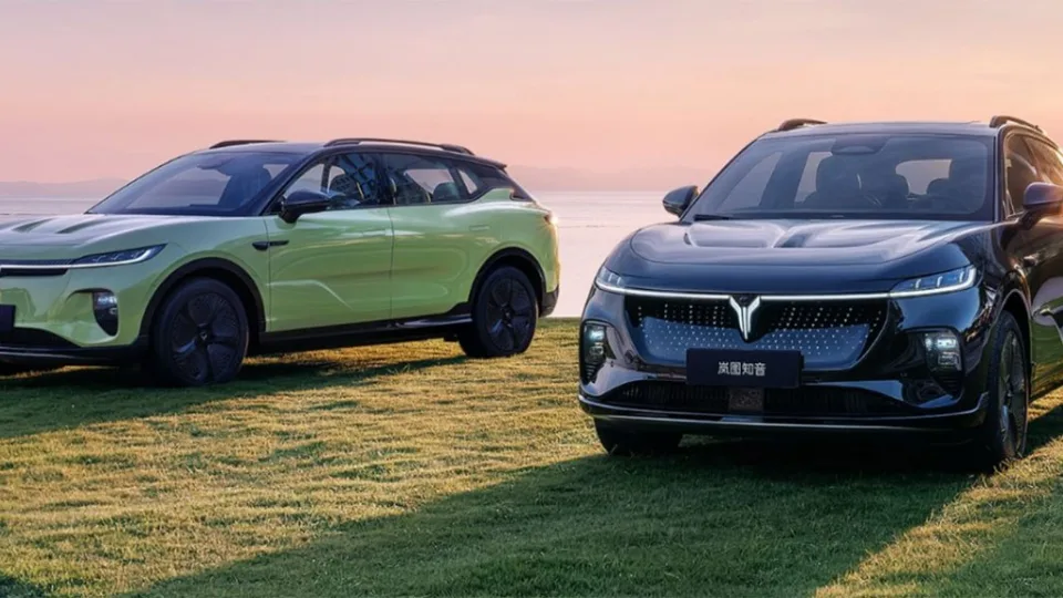 „Tesla“ sulaukė dar vieno konkurento iš Kinijos: pristatytas naujasis „Voyah Zhiyin“ visureigis, kuris bus parduodamas ir už Kinijos ribų, paskelbta ir jo kaina