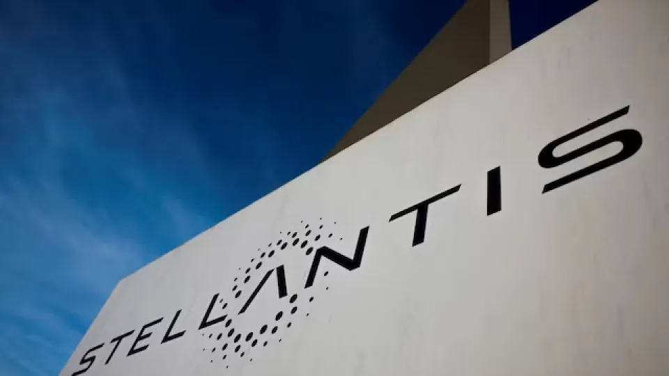 Vairuotojų svajonės tampa realybe: nauji elektromobiliai važiuos toliau, krausis greičiau ir svers mažiau