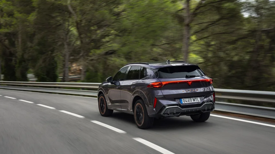 Naujų automobilių gyvavimo ciklas, kol juos pakeičia kita karta, siekia 5–8 metus: ekspertai pasakė, kaip išsirinkti, kuris modelis jums tinkamiausias