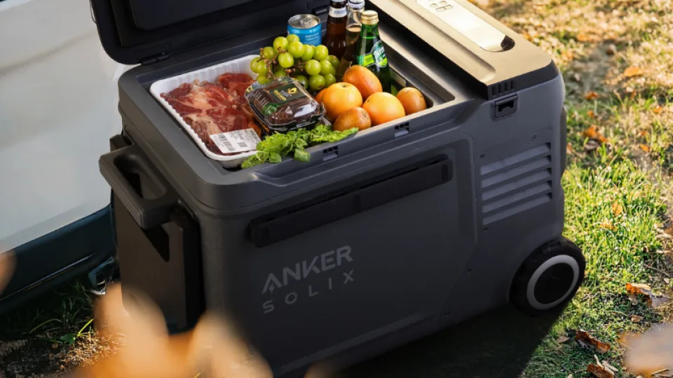 „Anker“ pristatė antros kartos „EverFrost Cooler“ nešiojamą šaldytuvą, kuris pasiūlys dar didesnę bateriją, o pirkėjai galės rinktis iš kelių skirtingų dydžių