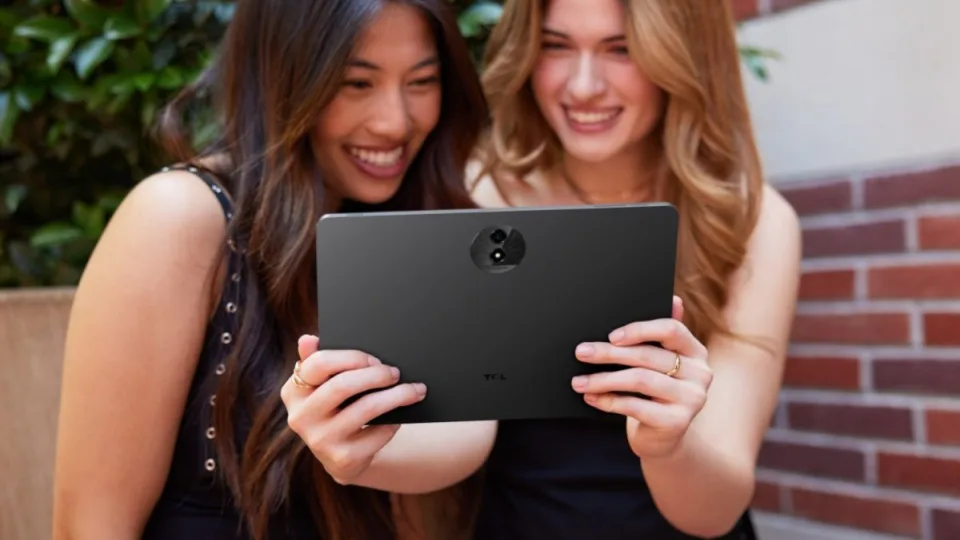 TCL pristatė naująją „Nxtpaper 4.0“ ekranų technologiją ir paskelbė apie planšetinį kompiuterį, kuris naudos šį inovatyvų sprendimą