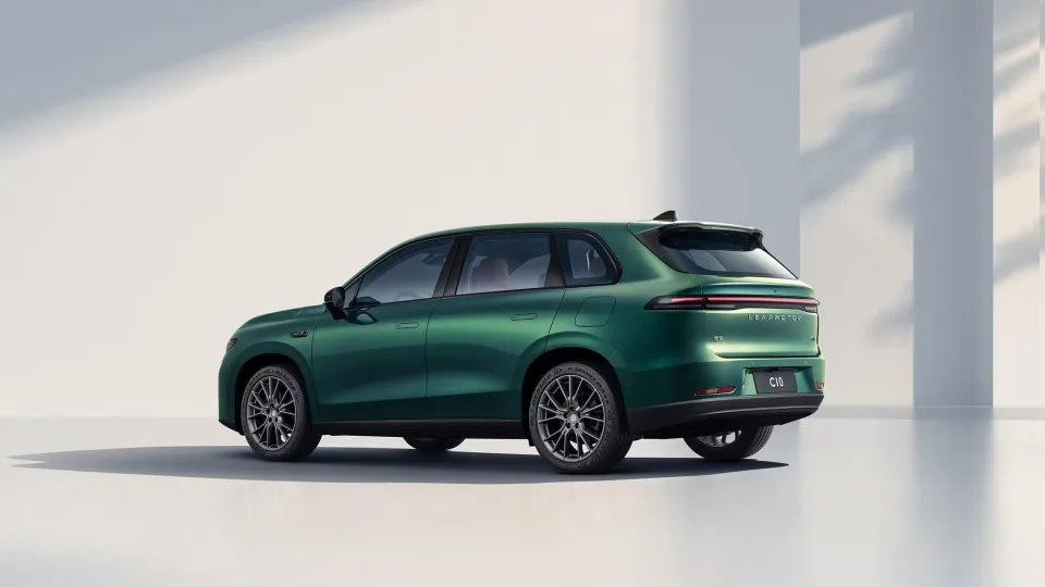 Sakote, kad jums nepakanka elektromobilių nuvažiuojamo atstumo? Europoje debiutuoja kone 1000 kilometrų įveikiantis modelis už prieinamą kainą