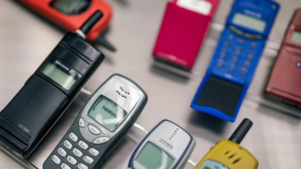 Nors nauji išmanieji šiandien dygsta kaip grybai po lietaus, dalis lietuvių lieka ištikimi mygtukiniams jų protėviais: kokie yra seniausi Lietuvoje veikiantys mobilieji telefonai?