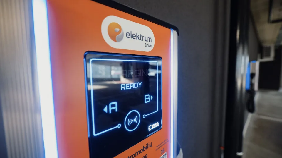 Šimtai naujų vietų, kurios pakeis ne tik automobilį, bet ir visą elektromobilio įkrovimo patirtį