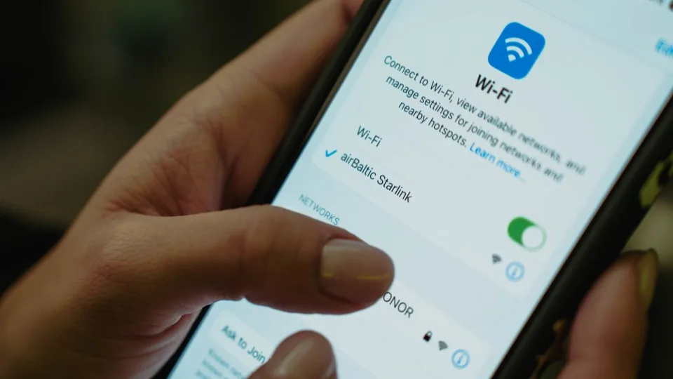 „airBaltic“ įsirašė į istoriją kaip pirmoji Europos oro linijų bendrovė, paleidusi „SpaceX“ „Starlink“ ryšį skrydžio metu