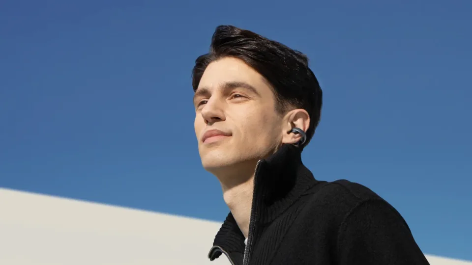 „SoundCore“ pristatė atviros formos „AeroClip“ belaidžius ausinukus, kurie nustebins savo patogumu ir išskirtinėmis galimybėmis