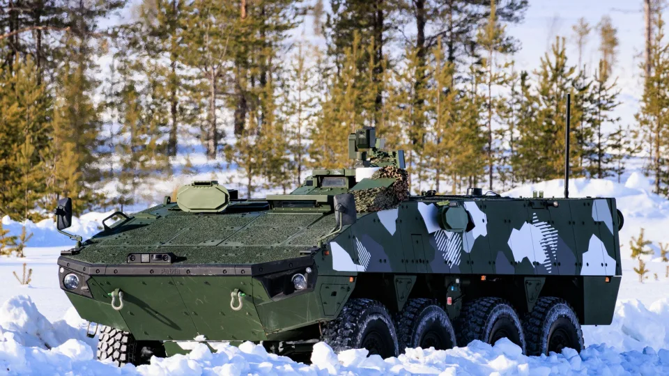 Suomijoje į miškus išvažiavo ypatingi šarvuočiai: vairuotoją atstojo „Telia“ 5G ryšys