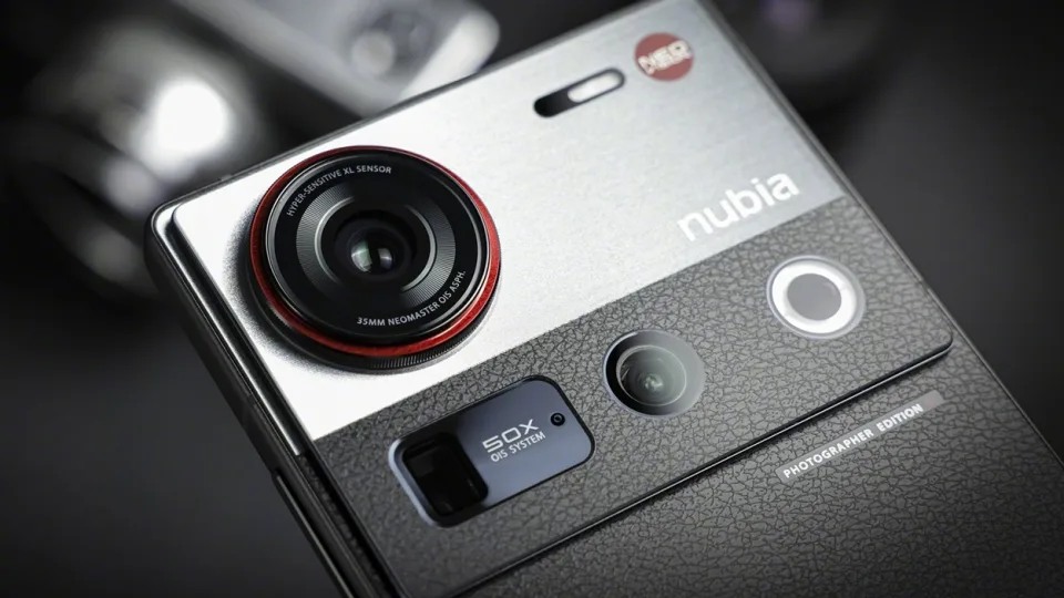 Paskelbta apie naująjį „Nubia Z70S Ultra“ išmanųjį telefoną su didelės talpos baterija ir atnaujinta kamera