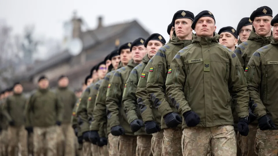 Seimo kontrolierė: viešas šauktinių duomenų skelbimas gali kelti grėsmę saugumui