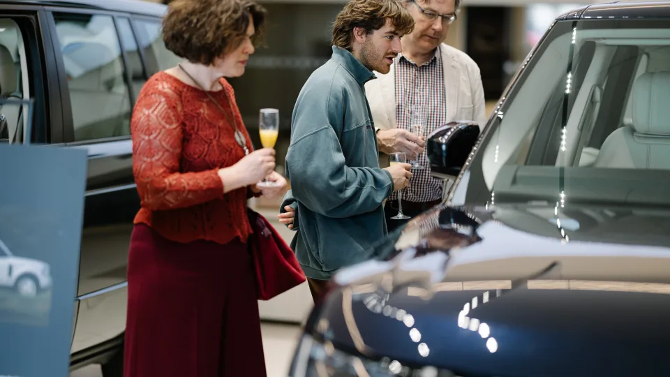 Paroda, kurios nepamatysi kasdien: į Vilnių atkeliavo legendiniai „Range Rover“ iš viso Baltijos regiono