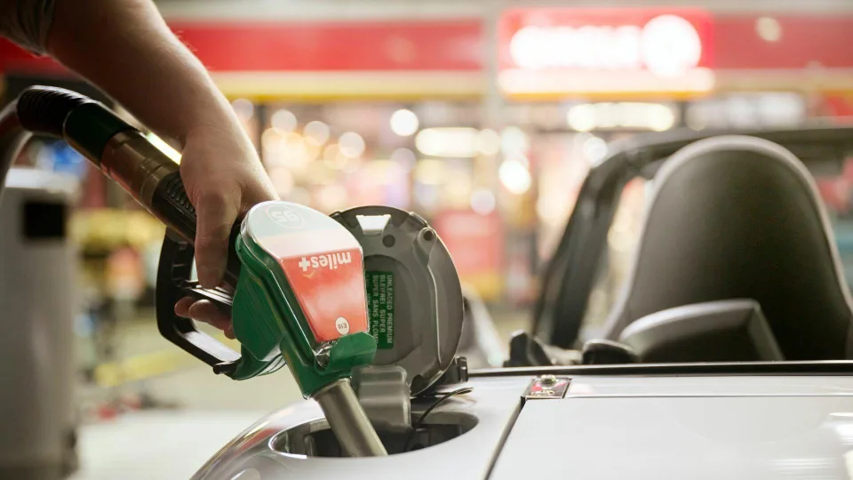 Ekspertai perspėja, kad tai gali kainuoti ir gyvybę: pateikiami patarimai, kaip saugiai gabenti degalus