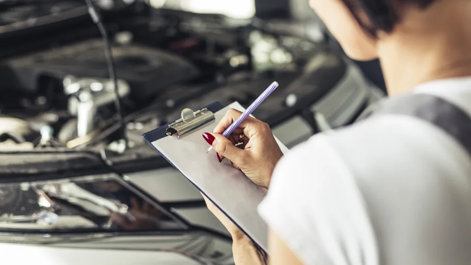 Tūkstančiai lietuvių liks be automobilių: naujos taisyklės smogs be jokio gailesčio, baus visus be išimties