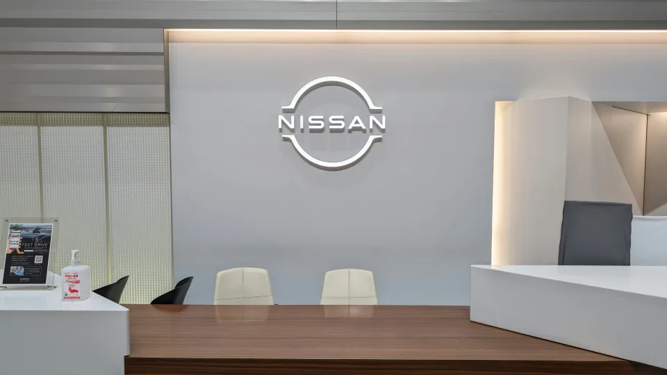 „Nissan“ atnaujino „Ariya“ elektromobilį: naujoji versija jau griauna automobilių dizaino taisykles