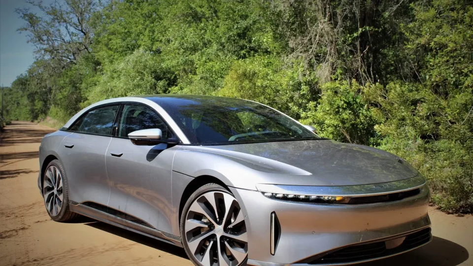 Šis elektromobilis užfiksavo Gineso rekordą: nuvažiuojamas atstumas nustebins net ir benzingalvius