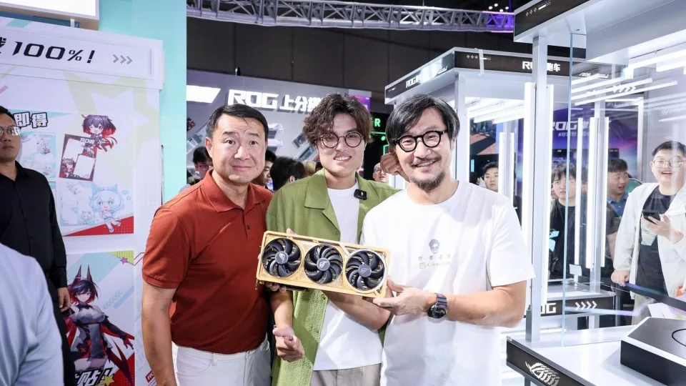 „Asus“ pademonstravo auksinę „RTX 5090“ serijos vaizdo plokštę, jos kaina nustebins daugelį