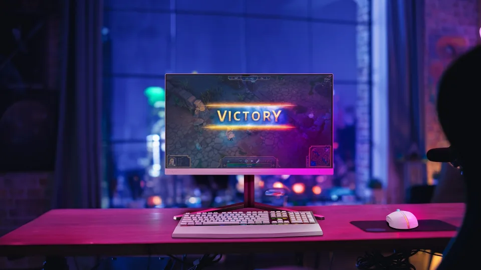 „Philips“ pristatė „Evnia“ serijos žaidimų monitorių, kuris padės siekti aukščiausių rezultatų