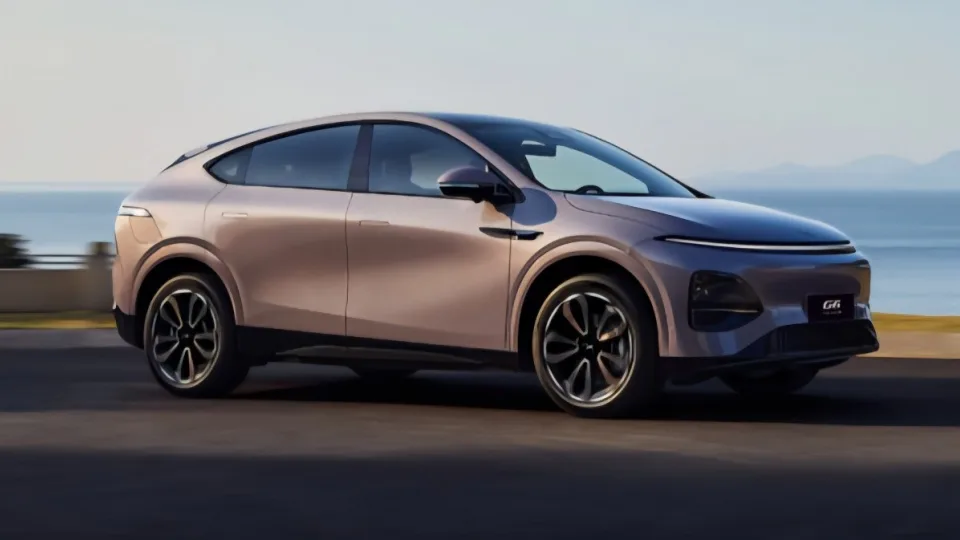 Europoje pristatyti naujieji „XPeng G6“ ir „G9“ elektromobilių modeliai su itin greito įkrovimo galimybe