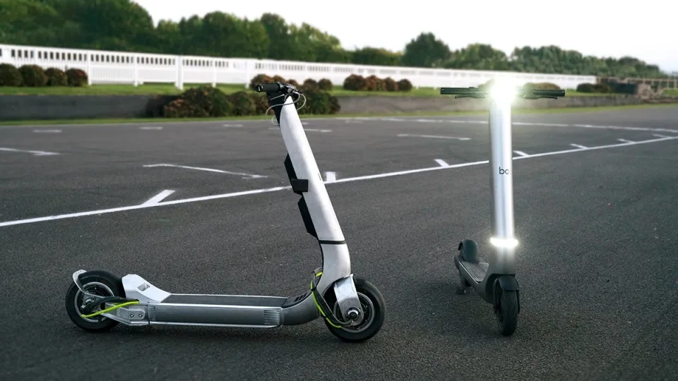 Elektrinis paspirtukas, kuris prilygsta automobiliui: siūlomas neįtikėtinas greitis už stulbinančią kainą