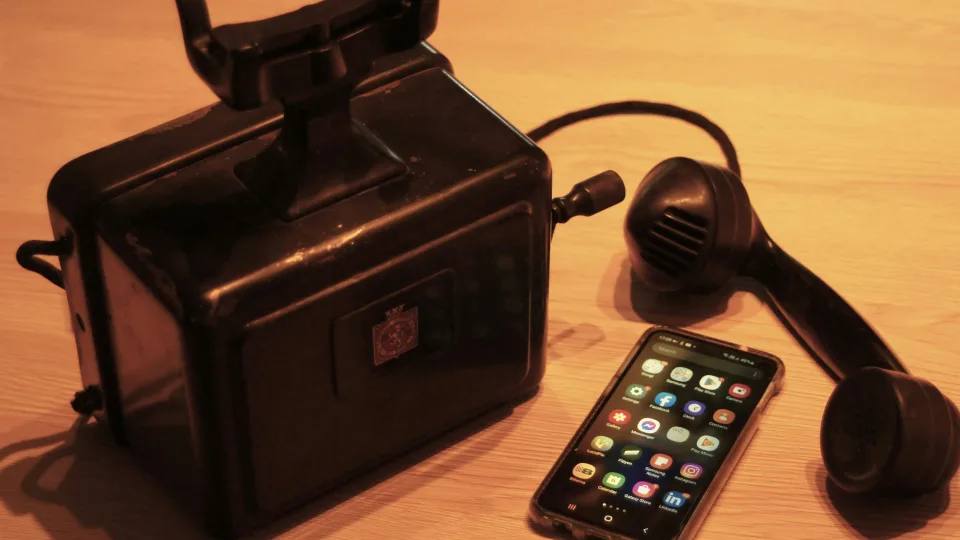 Turite labai seną telefoną stalčiuje? Pasitikrinkite, nes jis gali būti vertas įspūdingos sumos pinigų