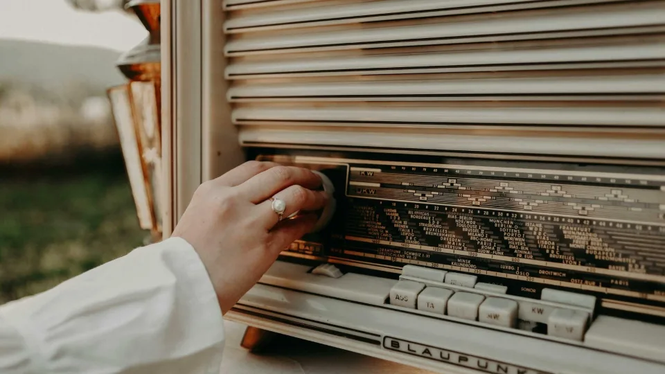 Šnypščiantis radijas slėpė paslaptis: vienas išradimas, be kurio neveiktų nei „Wi-Fi“, nei greitosios pagalbos sistema