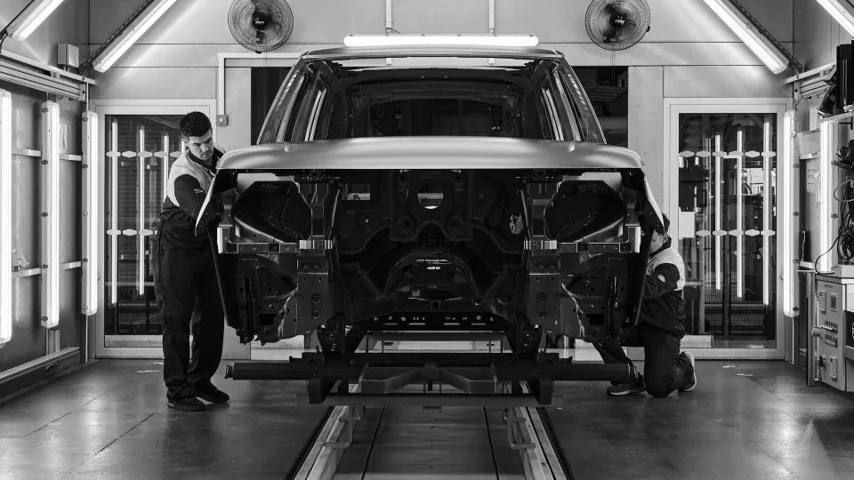 Prabangos viršūnė: naujasis „Range Rover Sport SV Bespoke“ leidžia susikurti visiškai unikalų automobilį