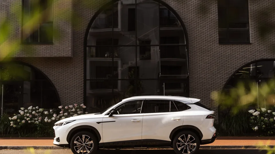 Lietuvoje pristatytas naujas „MG HS Hybrid+“ automobilis: galia, komfortas ir beveik 1000 km be sustojimo