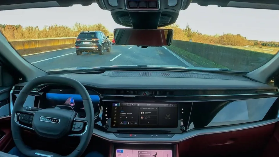 Revoliucija keliuose: nauja sistema leidžia autonominiams automobiliams matyti už kampo