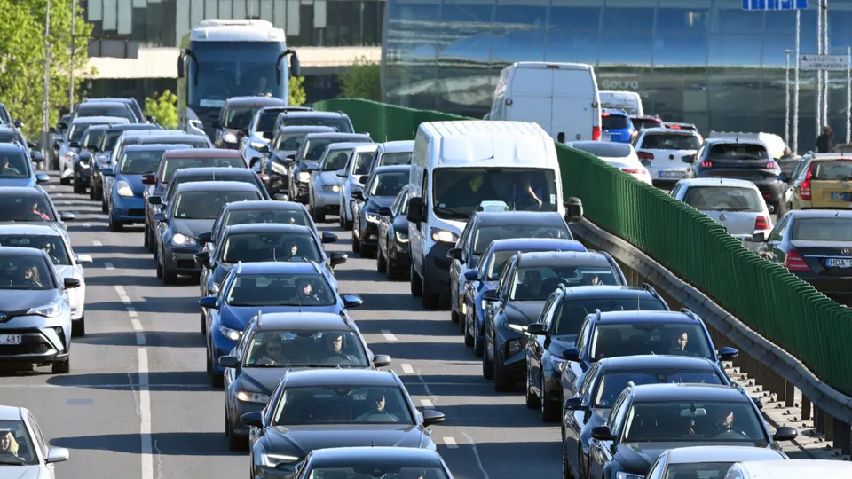 Rugsėjis atneša transporto chaosą: atskleisti paprasti triukai, kurie padės važiuoti greičiau ir pigiau