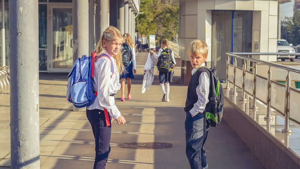 Vaikai nerimauja dėl Rugsėjo 1-osios? Psichologai atskleidžia ritualus, kurie nuramins ir vaikus, ir tėvus