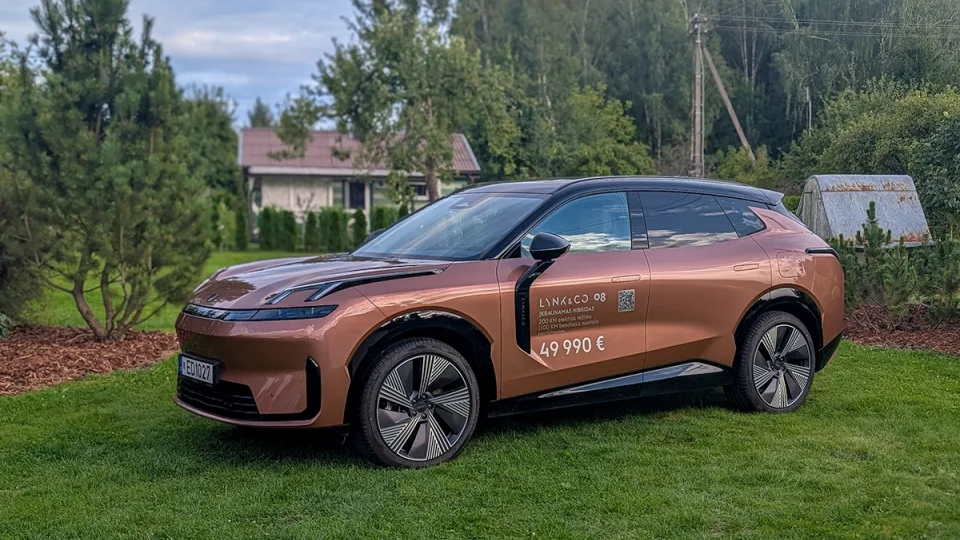 „Lynk & Co 08“ iš tinklo įkraunamo hibrido apžvalga: išskirtinis dizainas, puiki vairavimo patirtis, bet...